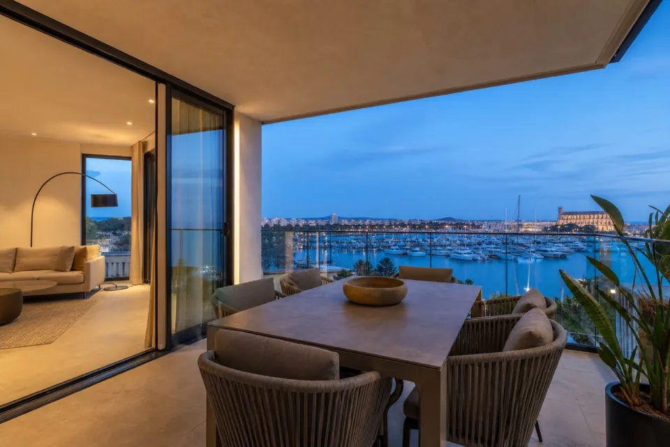 Beachside duplex with sea views in Palma de Mallorca