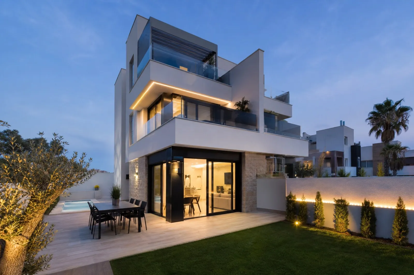 Family semi-detached house in Fuengirola — photo 1