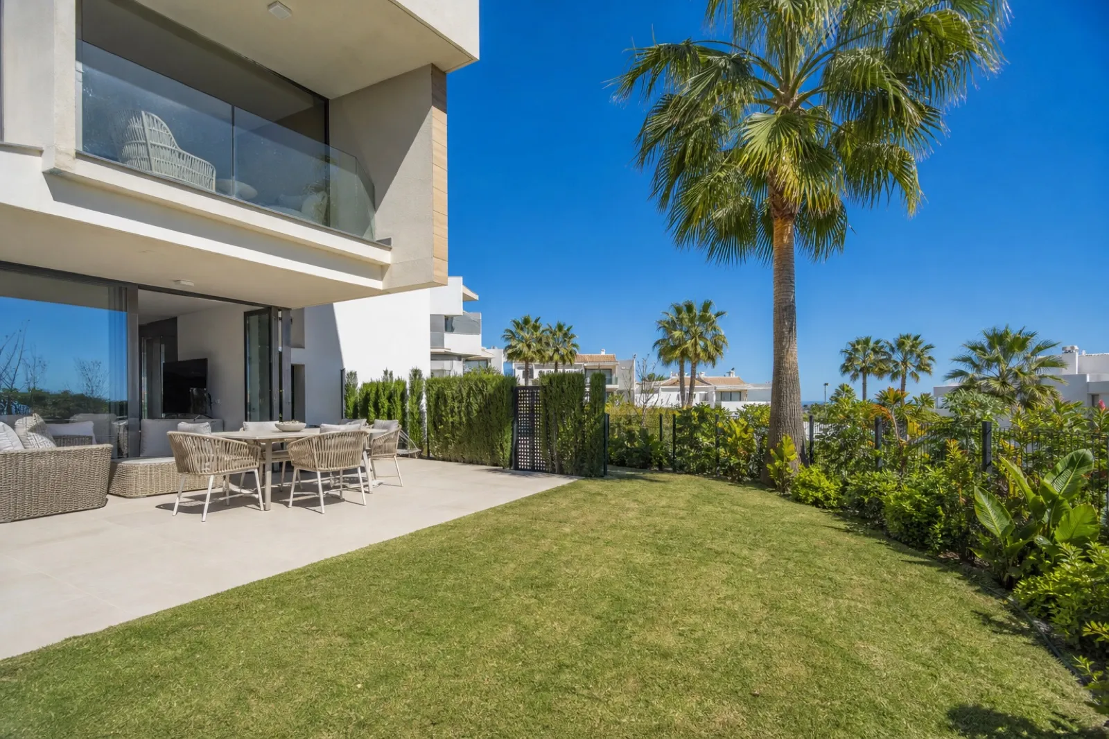 Adosado familiar con vistas al mar en Marbella — foto 1