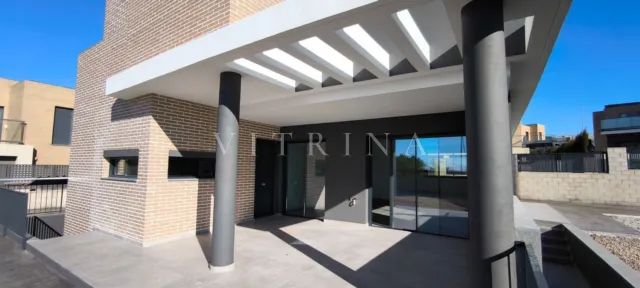 Chalet independiente en venta en San Antonio de Benagéber